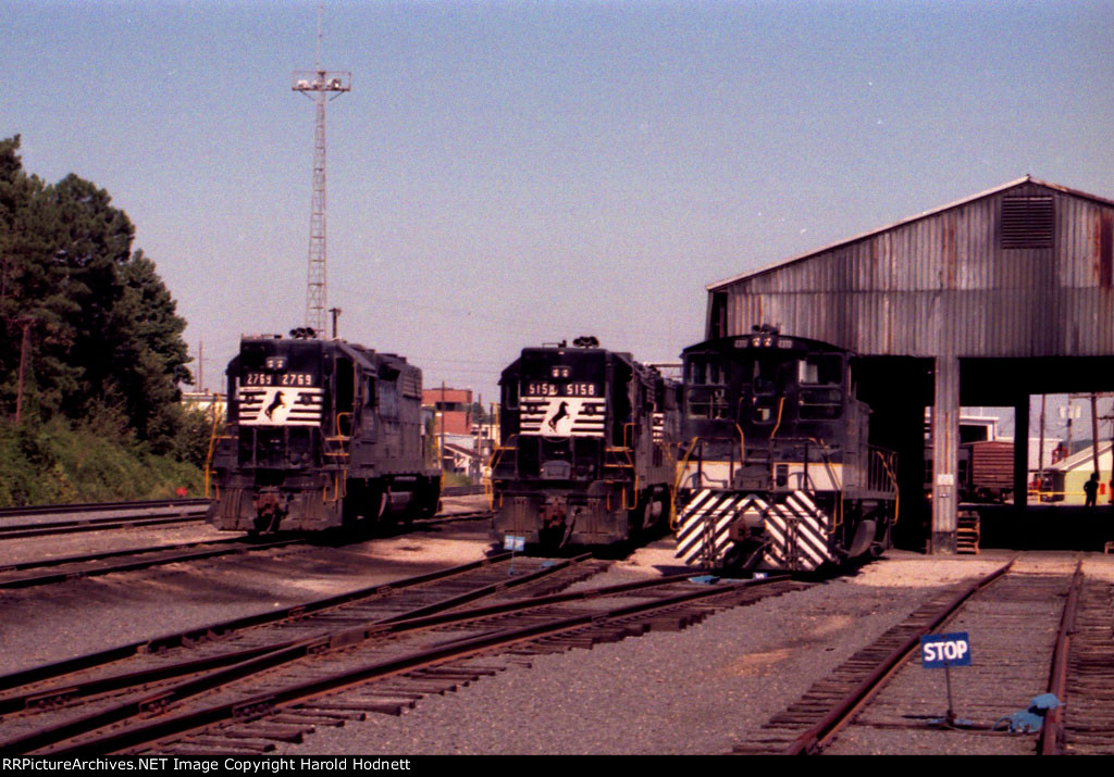NS 2769 & 5158 with SOU # 2372 at Glenwood Yard